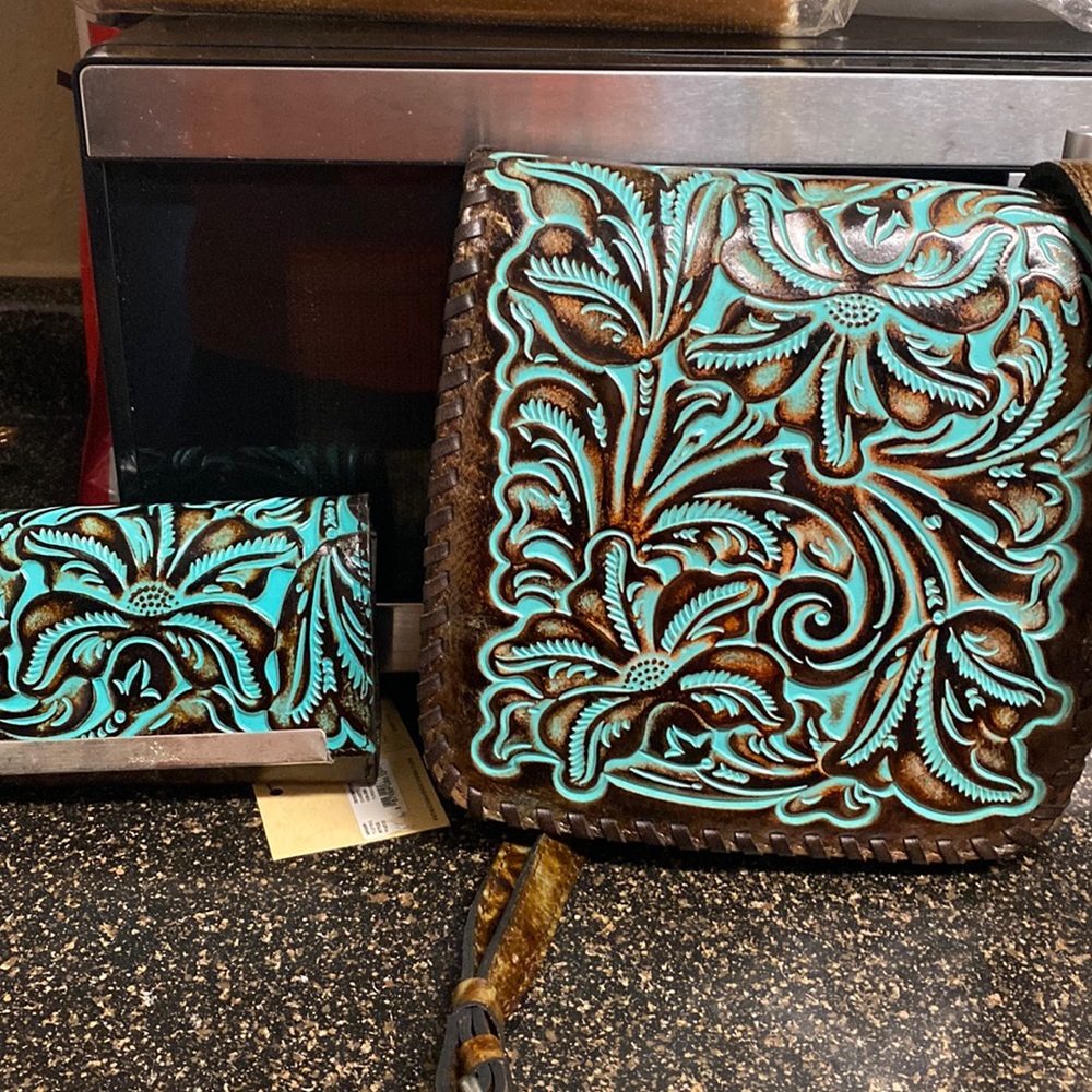 Patricia Nash bag and wallet, new never been used, it was a present for me.